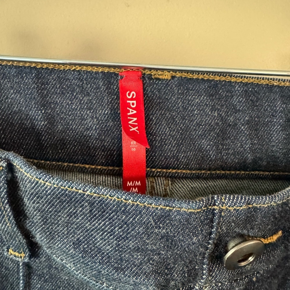 Spanx l Pintuck Flare Jeans l M - Picture 7 of 10
